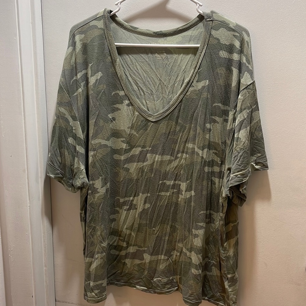 American Eagle soft v neck tee
